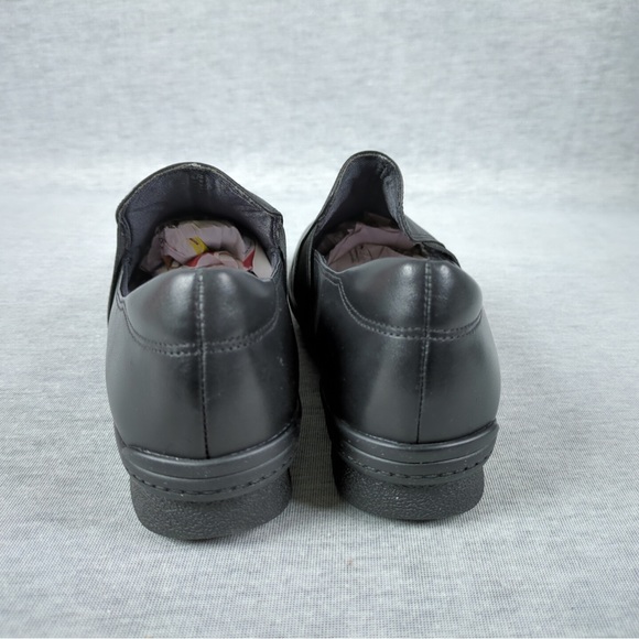 Aravon Josie Slipon Flats - Picture 6 of 15